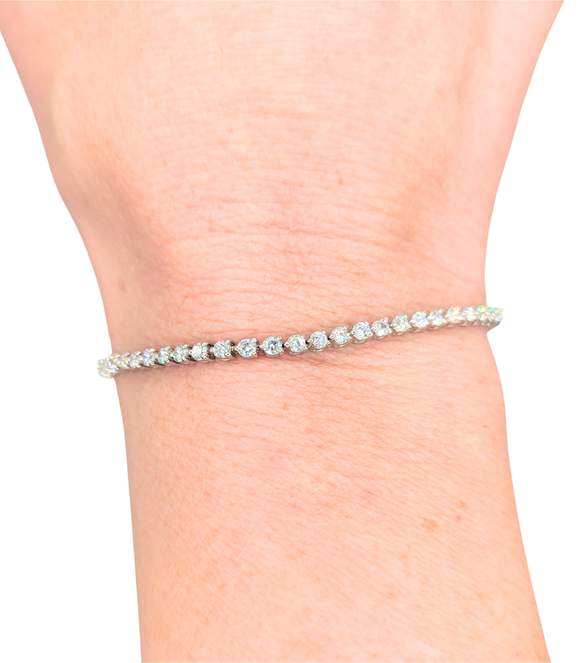 White gold diamond "tennis" bracelet