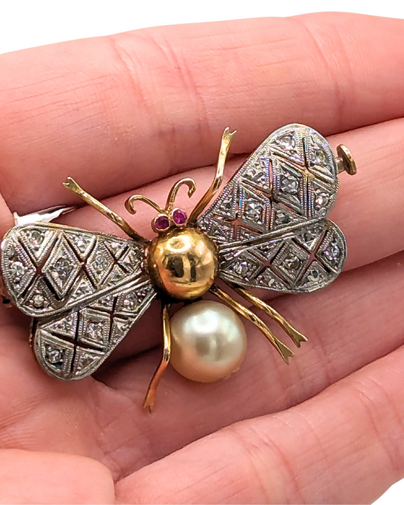 Bee brooch in gold with rubies and pearl