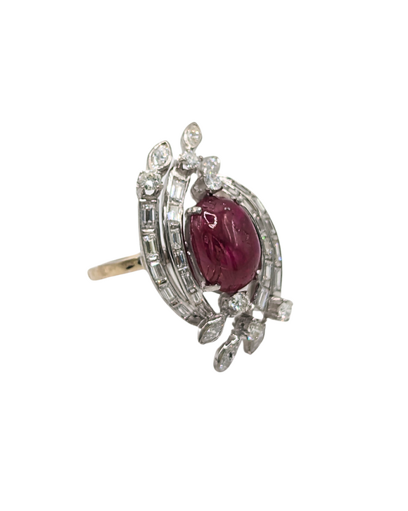 Stunning cabachon ruby and diamond vintage ring