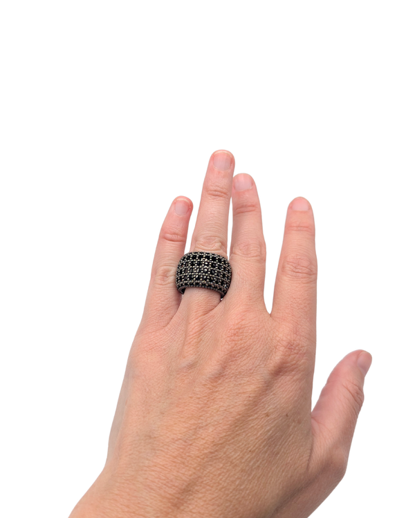 Bulky, Brutalist white gold ring with black rodium